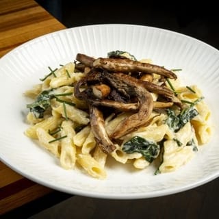 Alfredo pasta with mushrooms